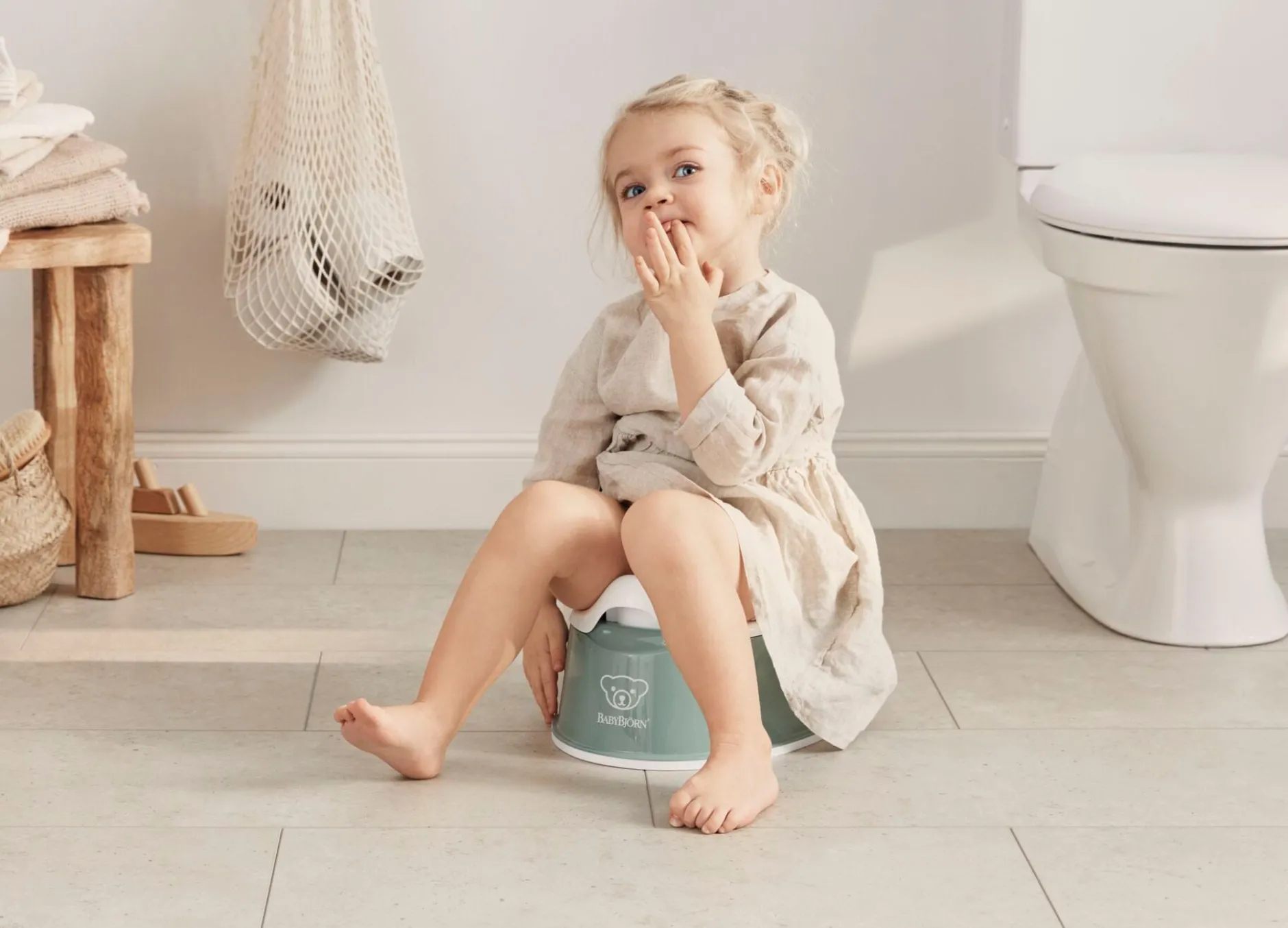 BabyBjörn Smart Potta Grågrön/Vit