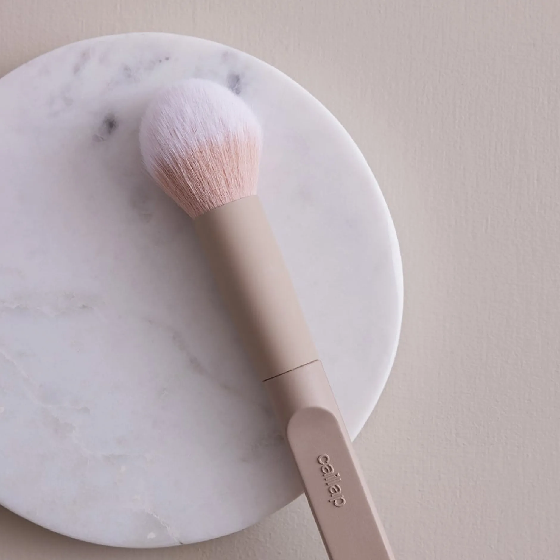 Cailap Large Rounded Brush