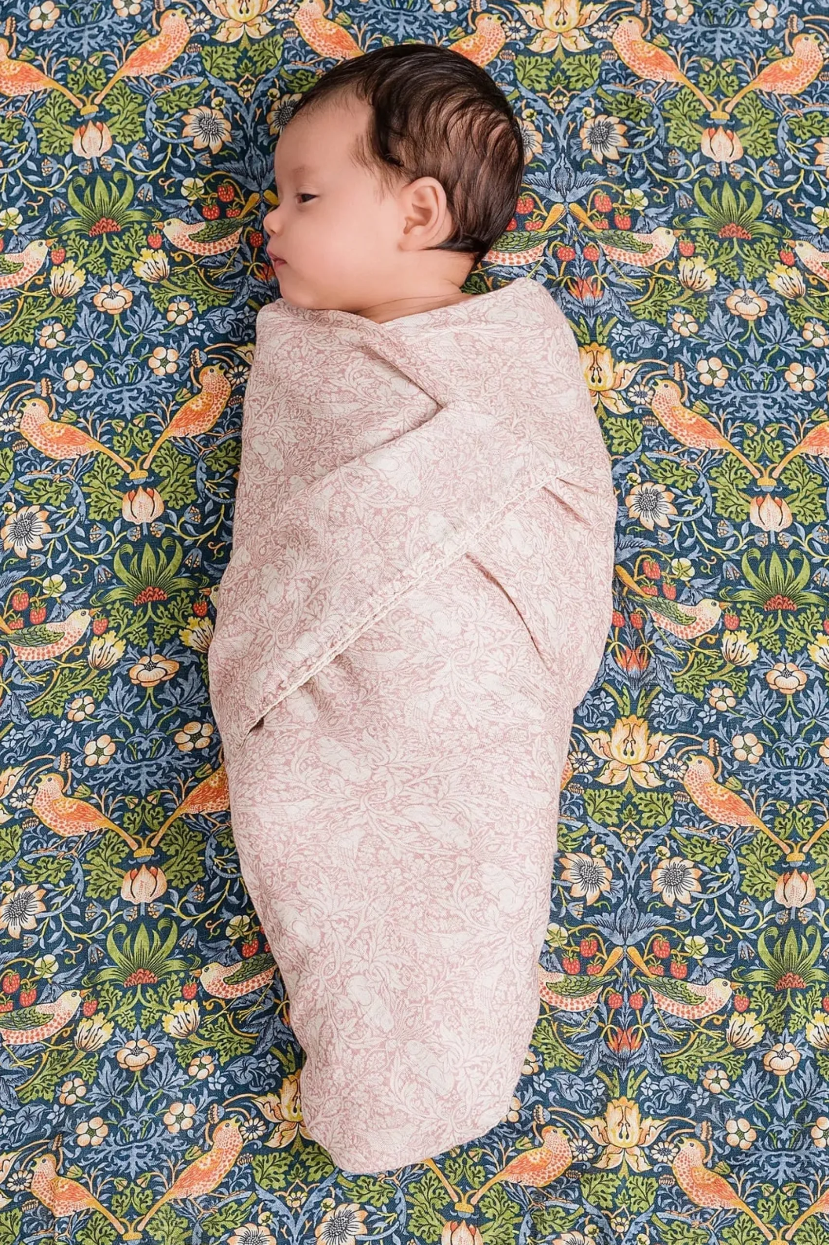 DockATot Swaddler Set, Brer Rabbit/Strawberry Thief (William Morris)