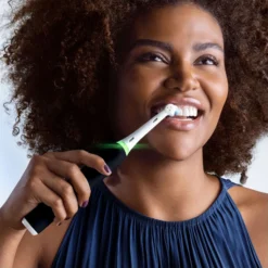 Oral-B iO 3 Duopack 2 eltandborstar, 2 huvuden, 1 resefodral