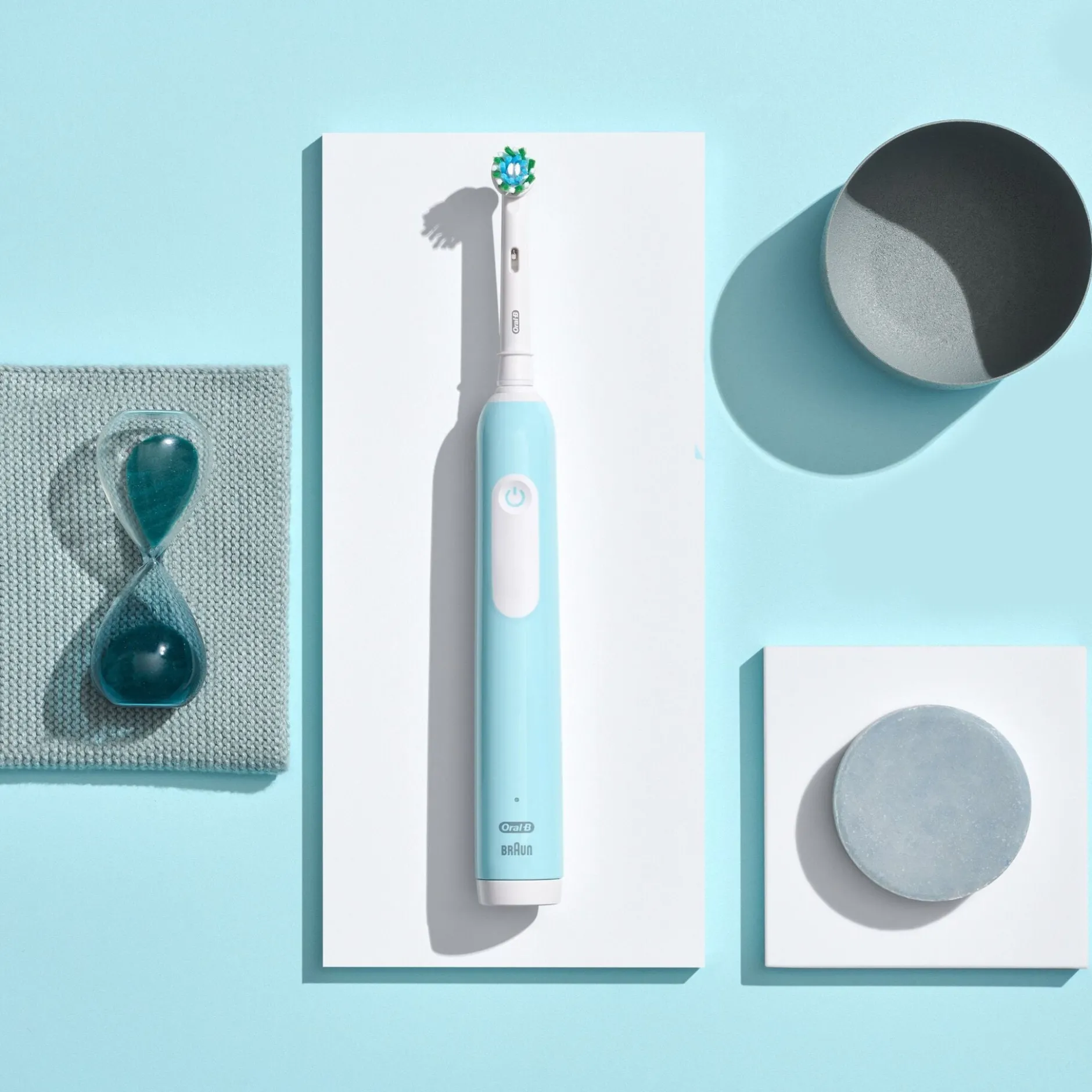 Oral-B Pro 1 Duopack, blå och svart eltandborste, 2 tandborsthuvuden