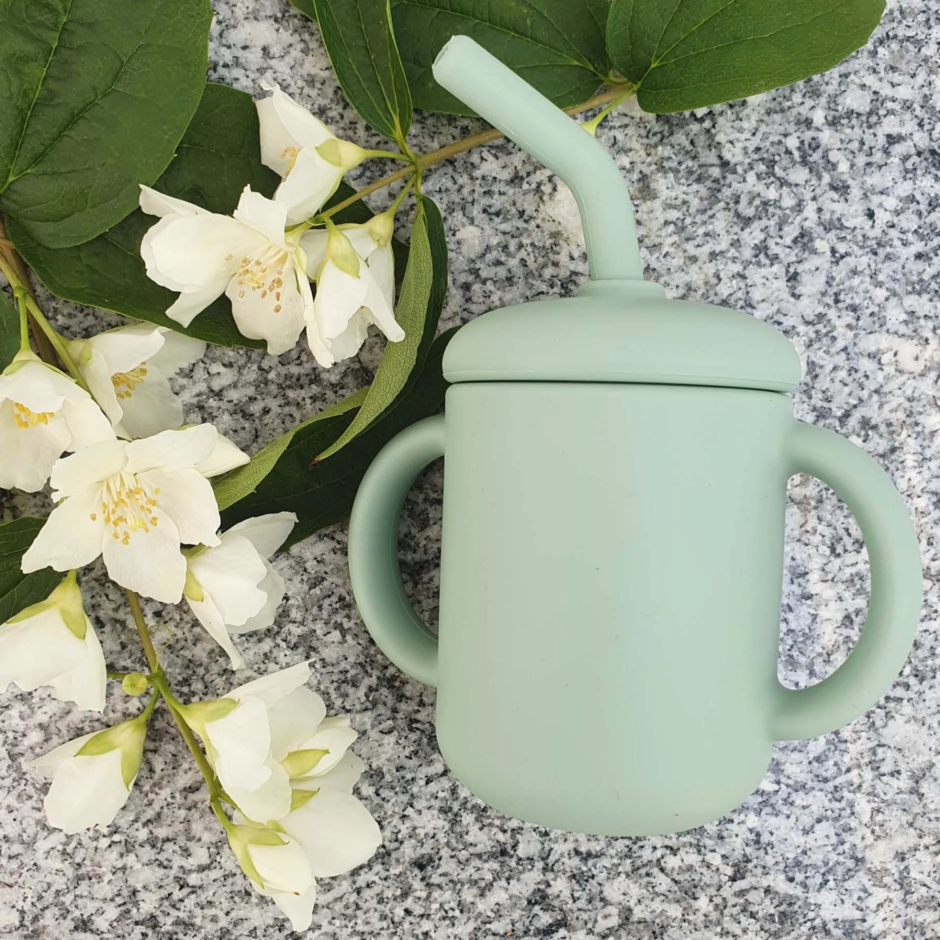Silikonmugg med sugrör cameo green