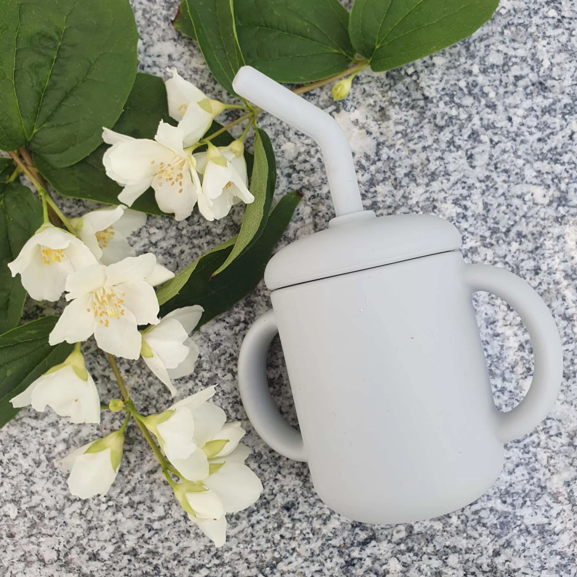 Silikonmugg med sugrör grå